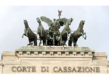 LA CORTE DI CASSAZIONE CON UNA PUNTUALE ORDINANZA CHIARISCE LA DISTINZIONE TRA IL CONCETTO DI DECADENZA E DI PRESCRIZIONE AI FINI DELL’ATTIVITÀ DI CONTROLLO E DI NOTIFICA DEGLI AVVISI DI ACCERTAMENTO ESECUTIVI APPLICABILE ANCHE AI TRIBUTI LOCALI