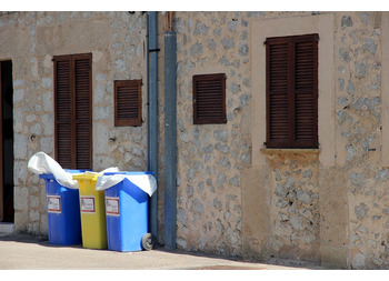 LA CORTE DI CASSAZIONE HA CONFERMATO CHE NEL CASO DI MANCATO SVOLGIMENTO DEL SERVIZIO DI RACCOLTA RIFIUTI È COMUNQUE DOVUTA LA TARI SEPPURE IN MISURA RIDOTTA