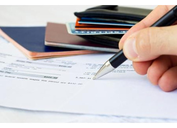 LA CORTE DI CASSAZIONE CONFERMA CHE PER BENEFICIARE DELLE RIDUZIONI TARIFFARIE AI FINI TARI L’ONERE DELLA PROVA COMPETE AL CONTRIBUENTE CHE DEVE DIMOSTRARE DI AVERE I REQUISITI PREVISTI NEL REGOLAMENTO