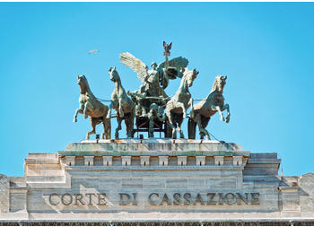 LA CORTE DI CASSAZIONE RILEVA CHE LA CATEGORIA CATASTALE ATTRIBUITA AD UN IMMOBILE HA VALENZA DESCRITTIVA E CLASSIFICATORIA MA NON ESCLUDE IL POSSIBILE UTILIZZO CON ATTIVITÀ DIVERSA O DI NATURA MISTA 